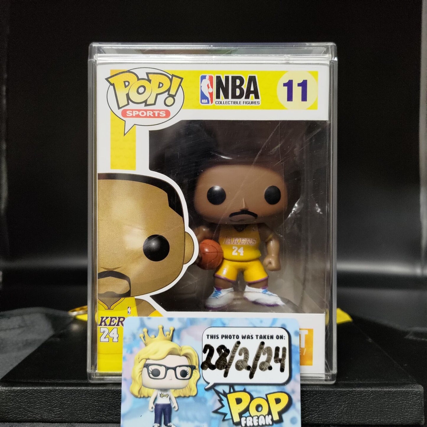 FUNKO POP! Vinyl Sports RARE NBA 11 Kobe Bryant (#24 Gold w/ Armband) [VAULTED]