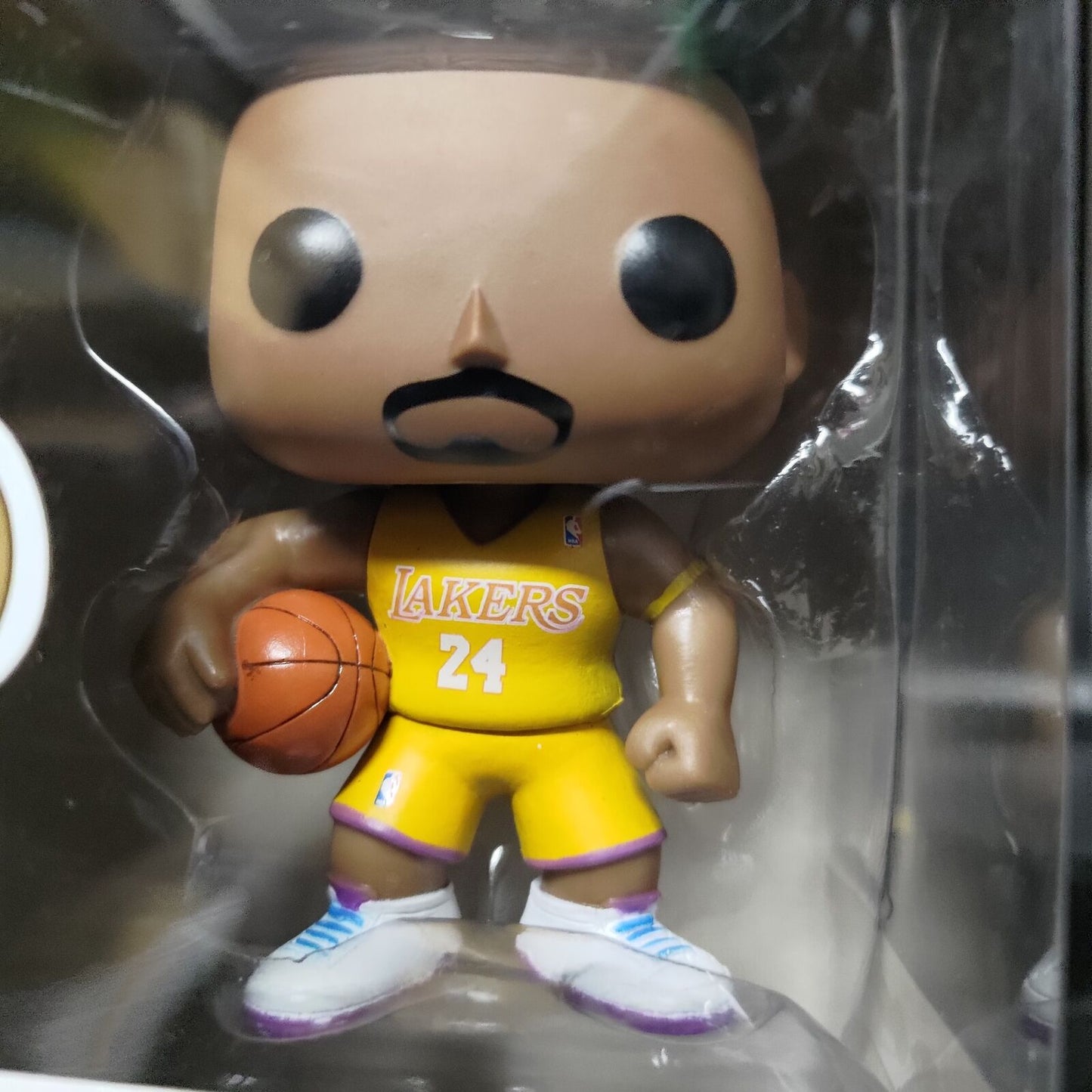 FUNKO POP! Vinyl Sports RARE NBA 11 Kobe Bryant (#24 Gold w/ Armband) [VAULTED]